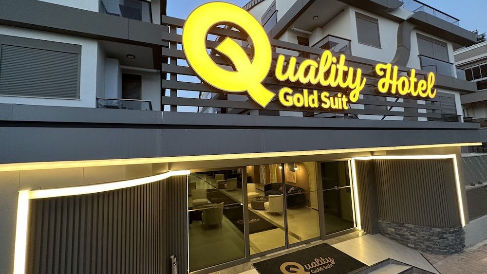 undefined Quality Gold Suit Hotel 7