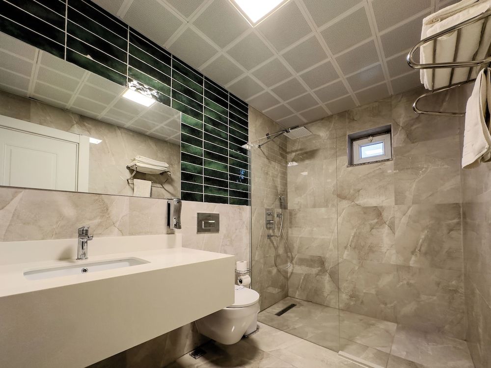 Quality Gold Suit Hotel Basic Double Room, Patio, Garden Area 4