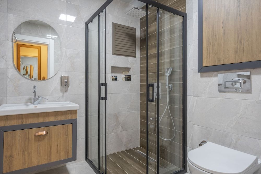 Quality Gold Suit Hotel Standard Room, 2 Twin Beds 5