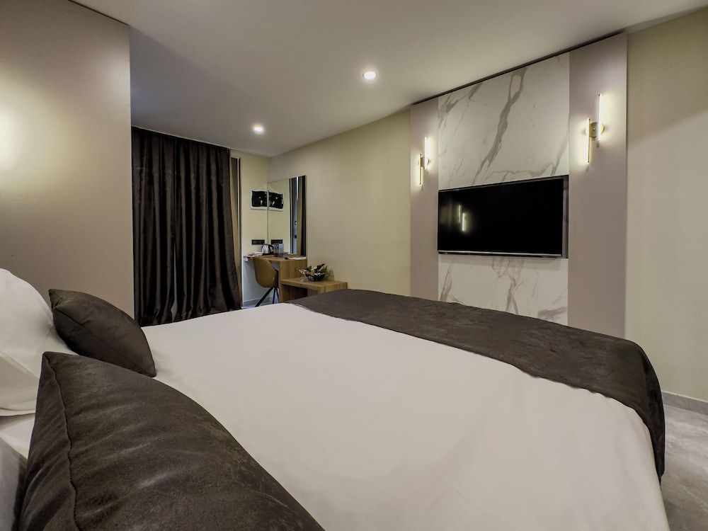 Quality Gold Suit Hotel Basic Double Room, Patio, Garden Area