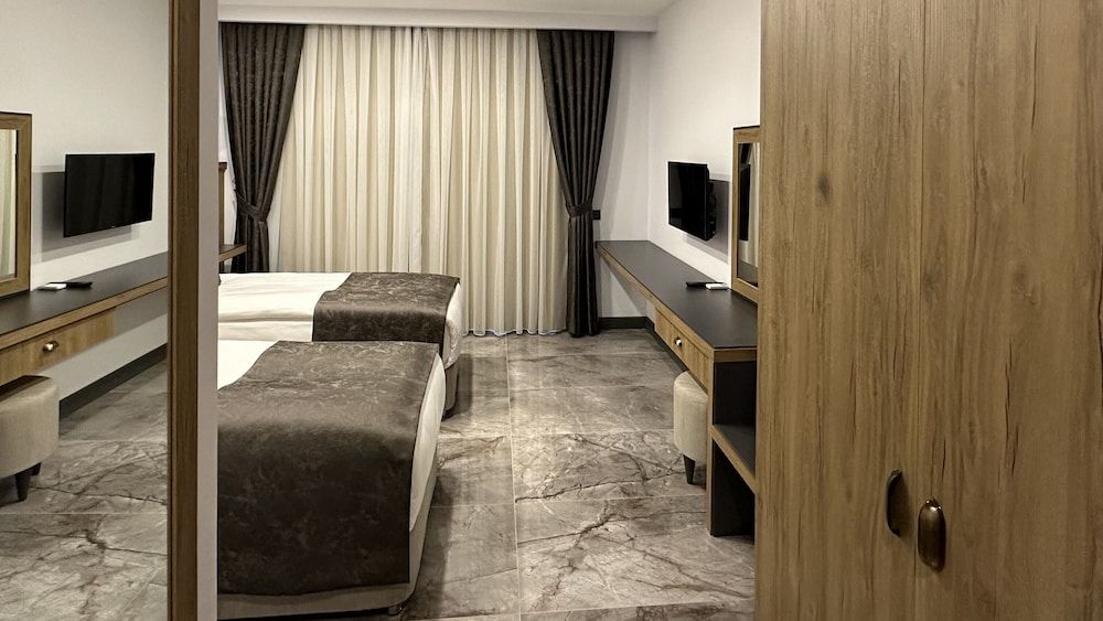 Quality Gold Suit Hotel Standard Room, 2 Twin Beds 7