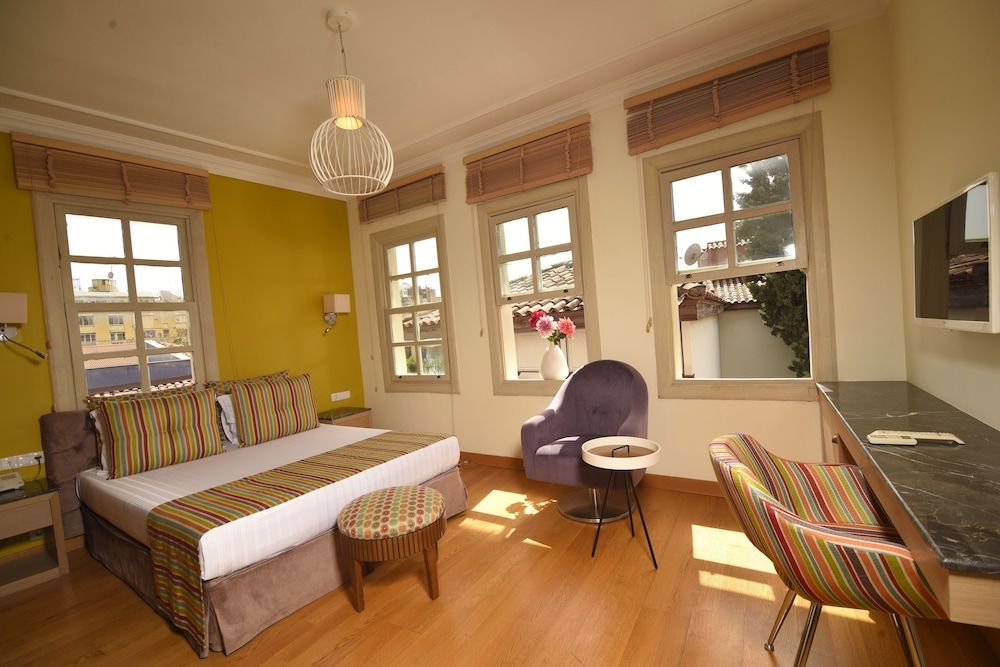 undefined STUDIO WITH JACUZZI EMPEROR 302 8