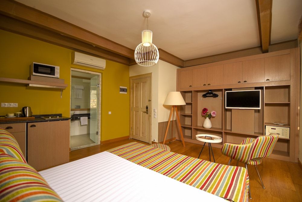 undefined Attractive Studio with Jacuzzi EMP205 7