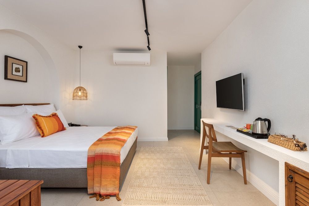 undefined Azuu Bohem 8