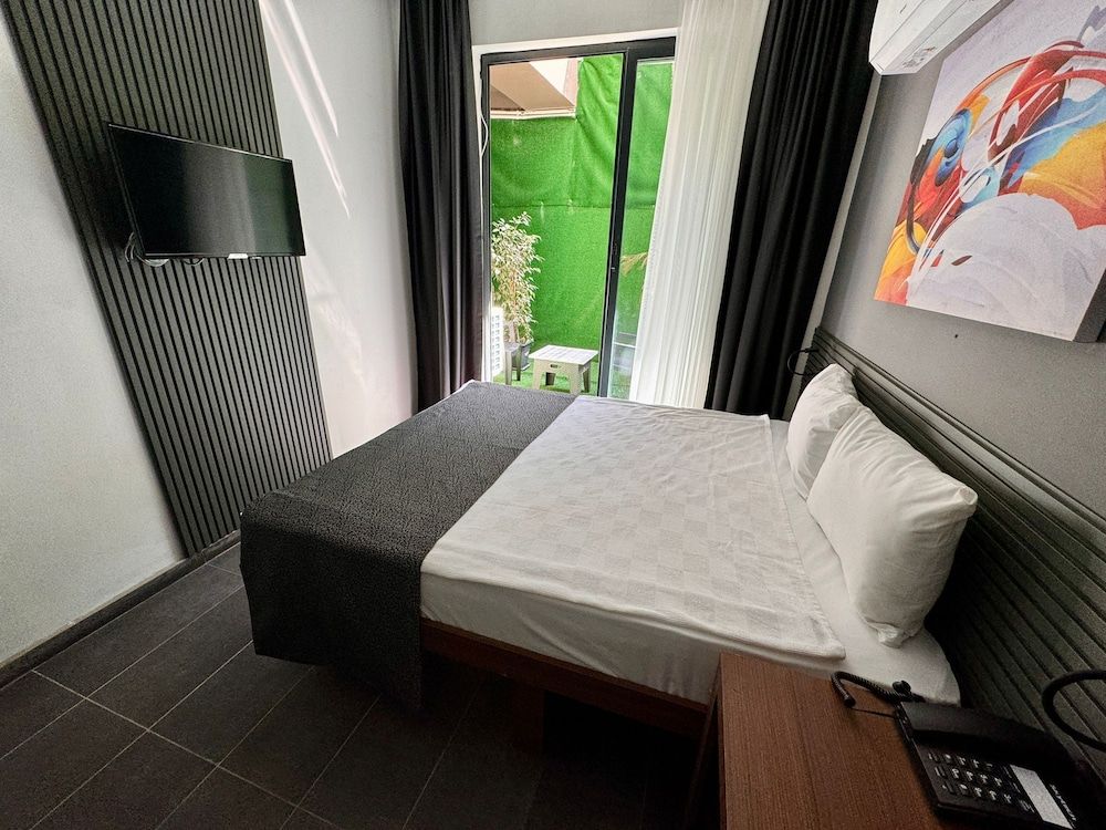 undefined WOLF OF THE CITY HOTEL & SPA 2