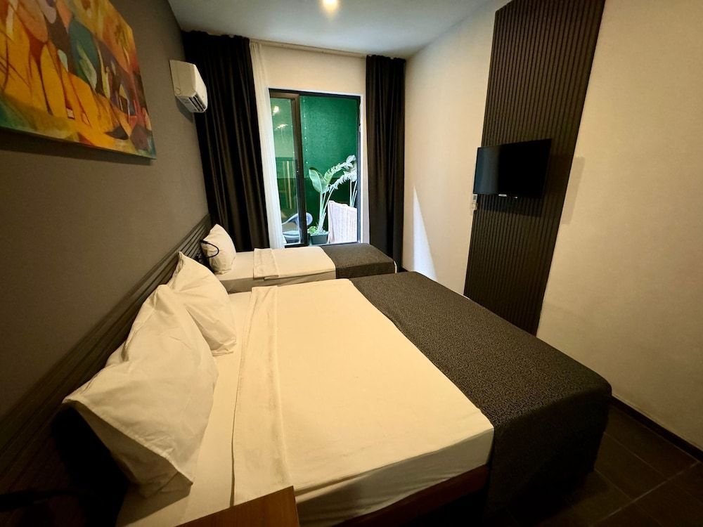 Economic Basement Floor Triple Room