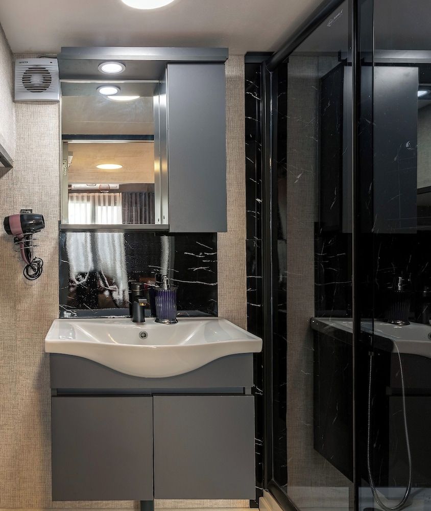 Ada Tiny House Premium Room 11