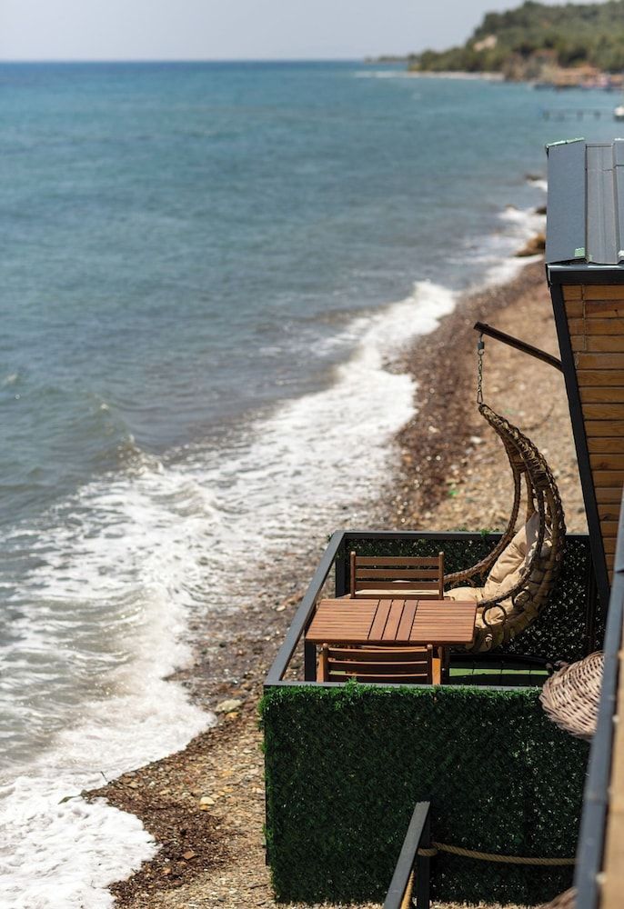 Ada Tiny House Premium Room 4