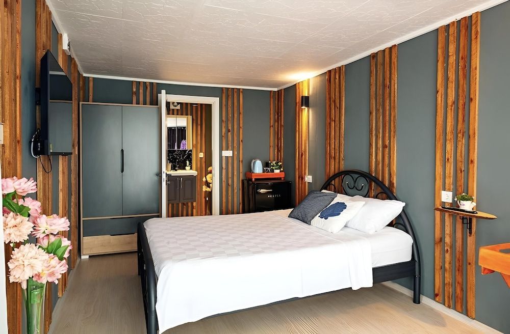 Ada Tiny House Deluxe Room 2