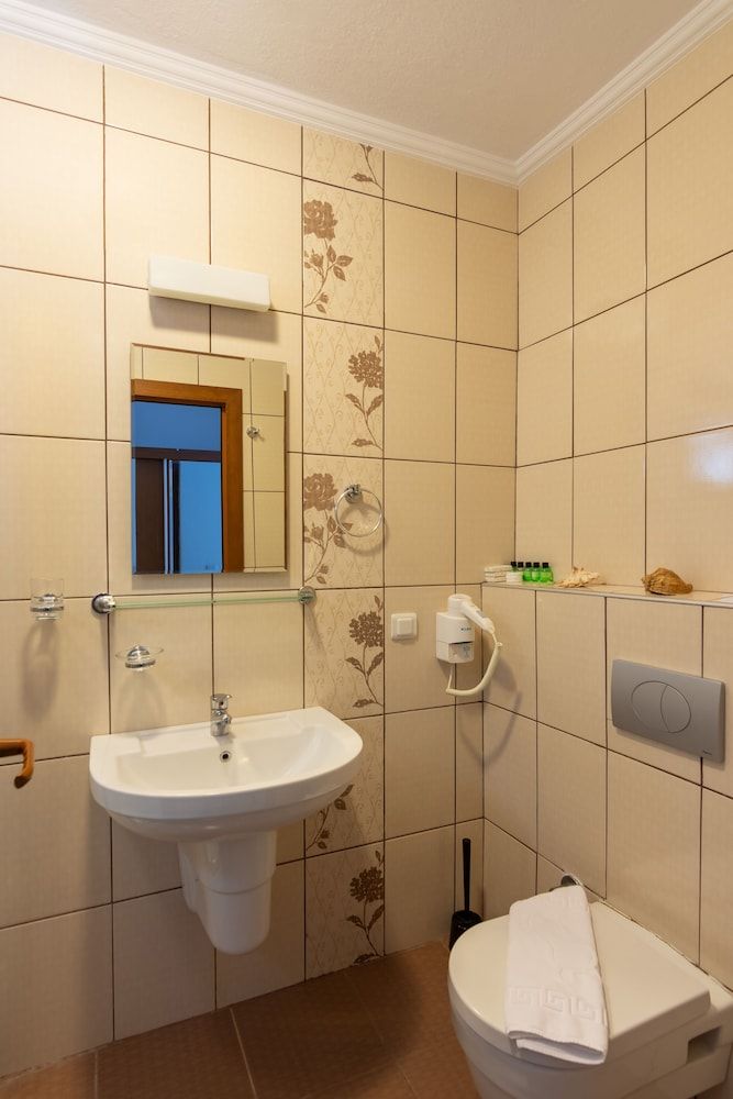 Selvi Beach Hotel Standard Triple Room 3