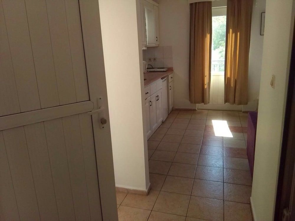undefined Almina Apart 8