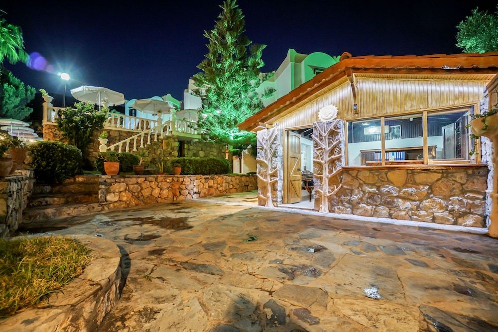 undefined Mira Suites