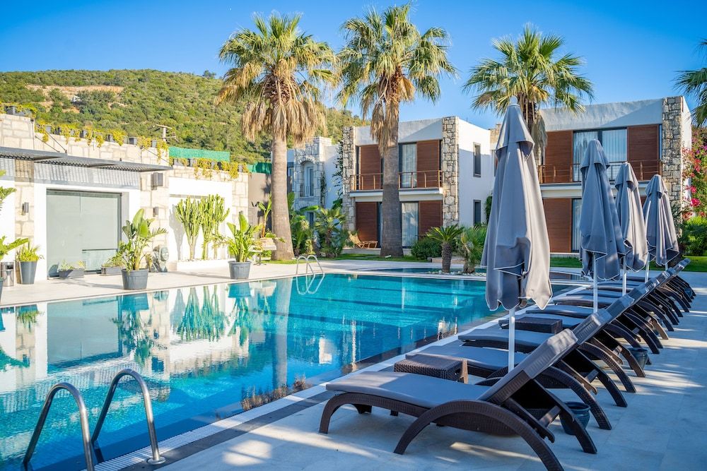 undefined Moyo Luxury Hotel & Beach 10