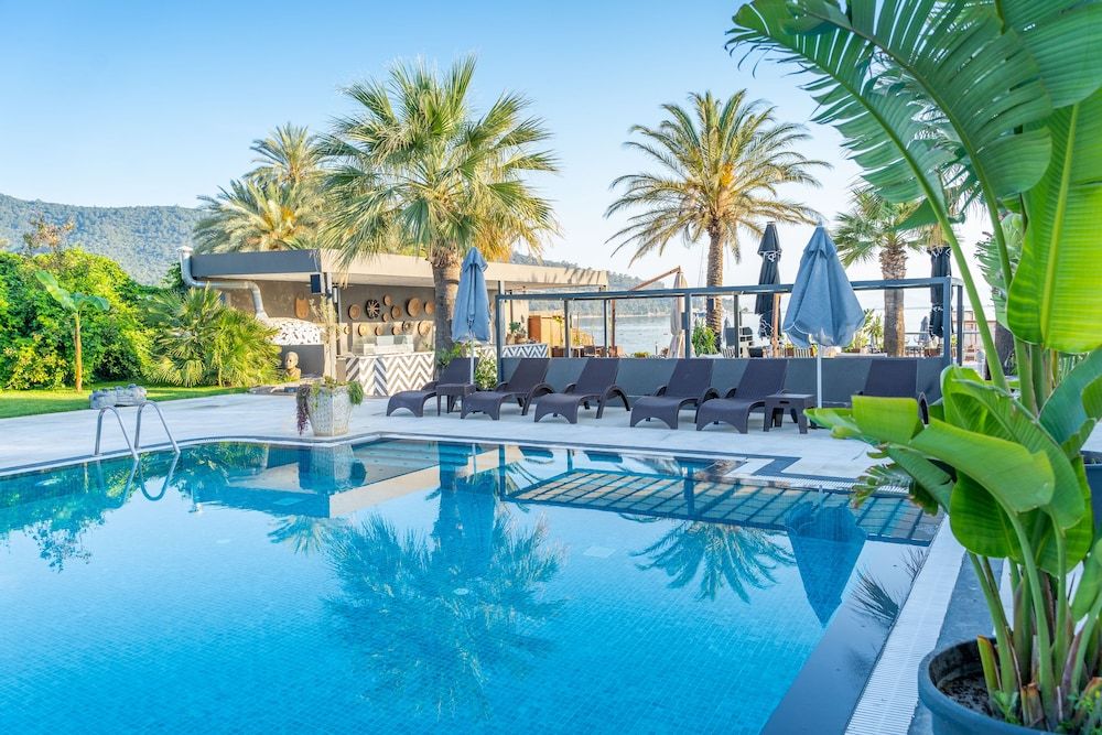 undefined Moyo Luxury Hotel & Beach 6