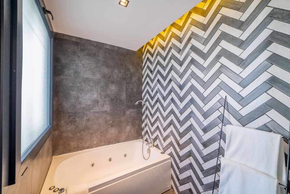 Moyo Luxury Hotel & Beach Honeymoon Double Room 7