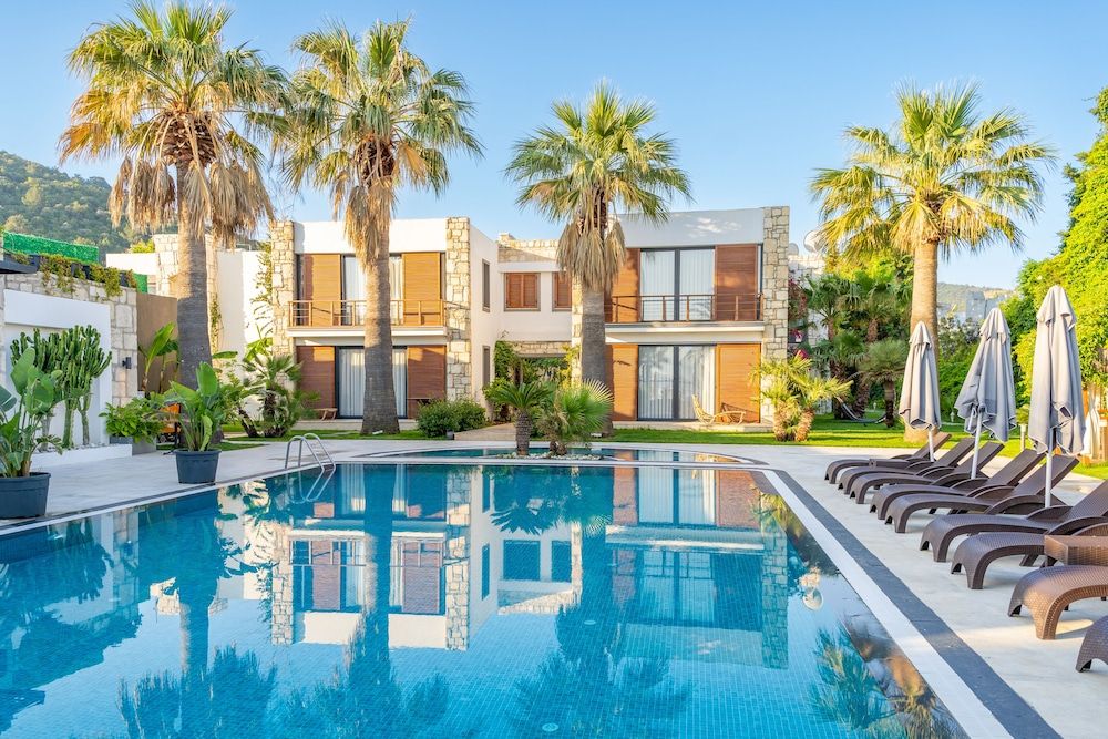 undefined Moyo Luxury Hotel & Beach 5