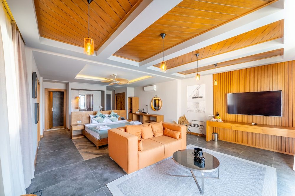 Moyo Luxury Hotel & Beach Honeymoon Double Room 3