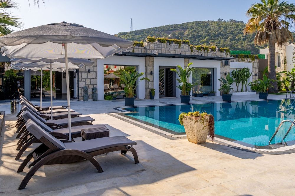 undefined Moyo Luxury Hotel & Beach 9