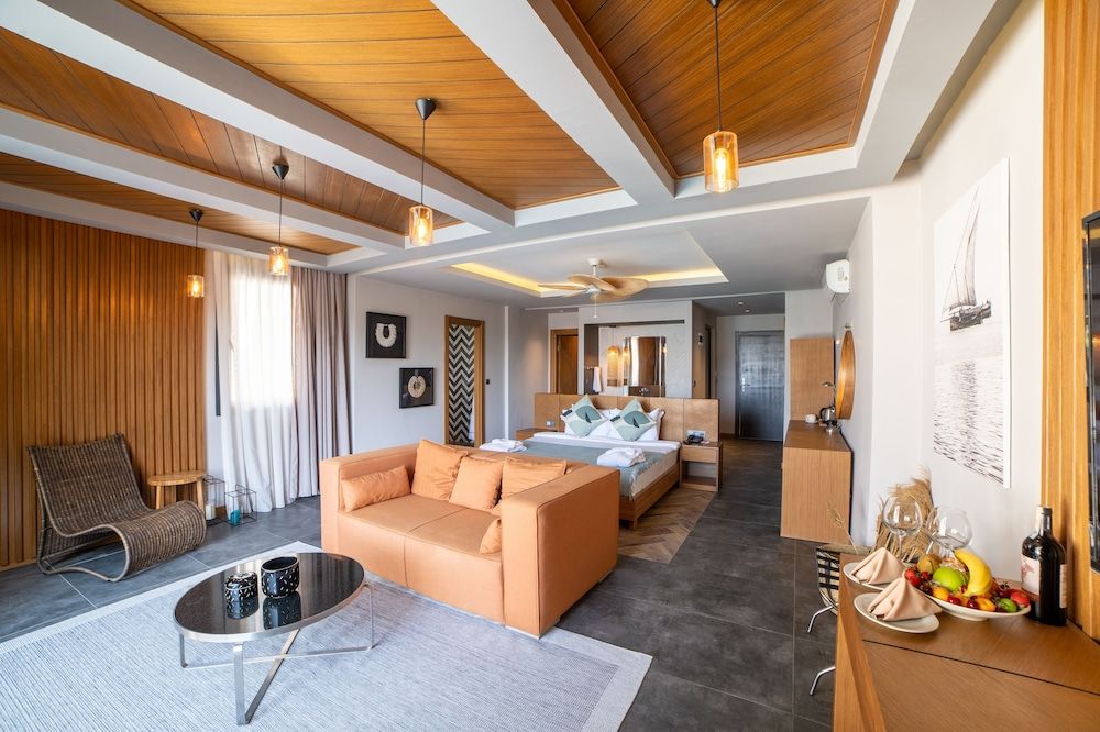 Moyo Luxury Hotel & Beach Honeymoon Double Room 2