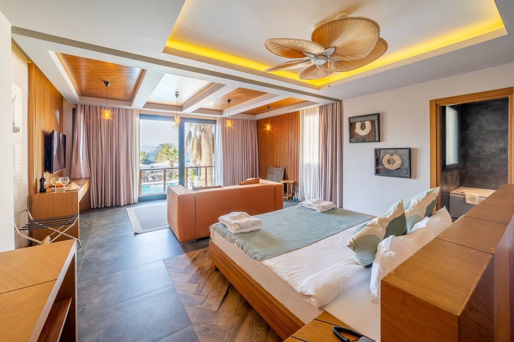 Moyo Luxury Hotel & Beach Honeymoon Double Room