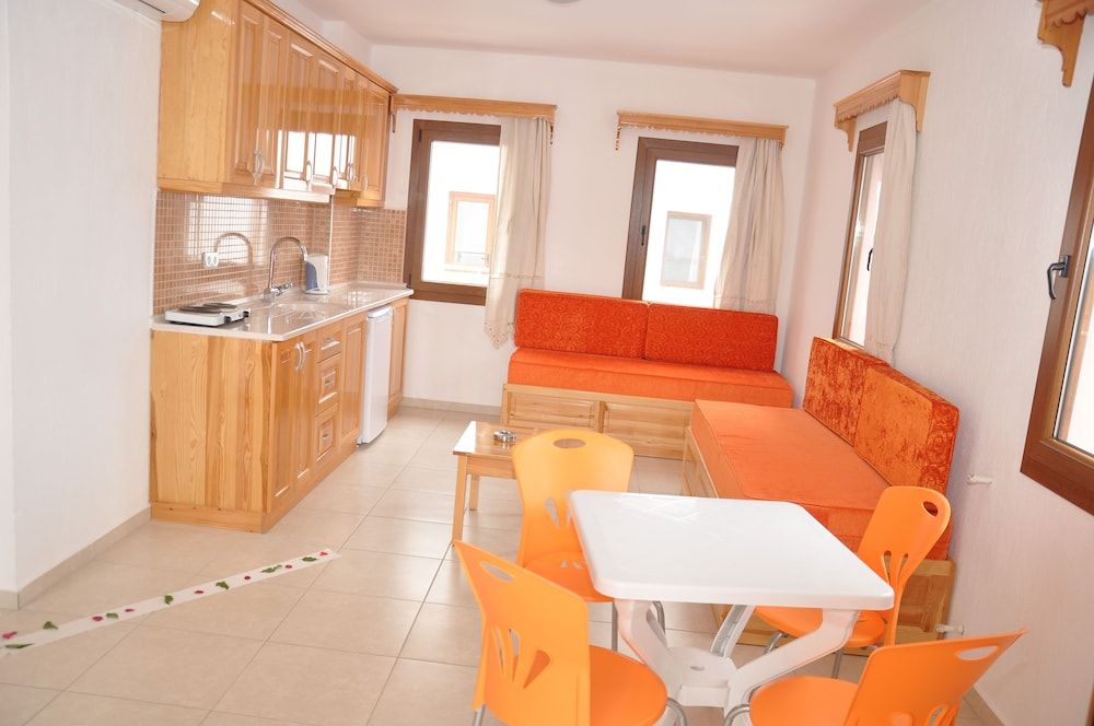 Water Garden Apart Otel Family Double or Twin Room, Pool View 4