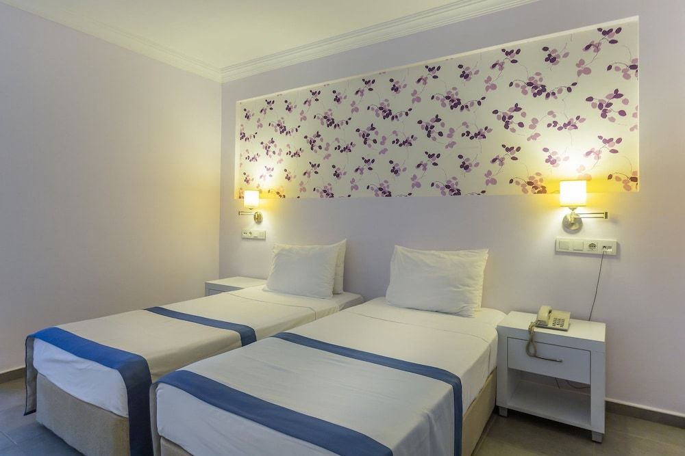 Club Muskebi Standard Room 2