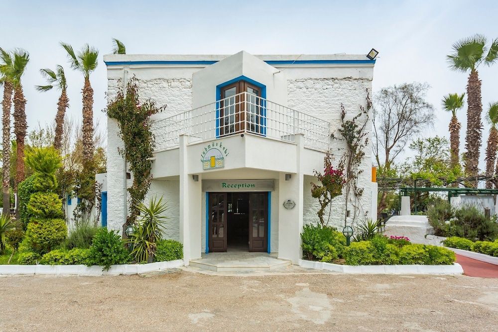 undefined Club Muskebi 3