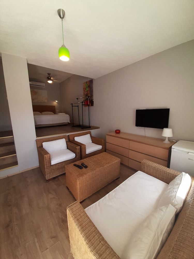 Mio Sweet Home Hotel Triple Room 4