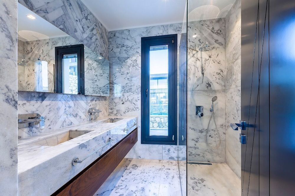 7 Deluxe - Seductive Style and Serenity Luxury Villa, 5 Bedrooms, Private Pool 9