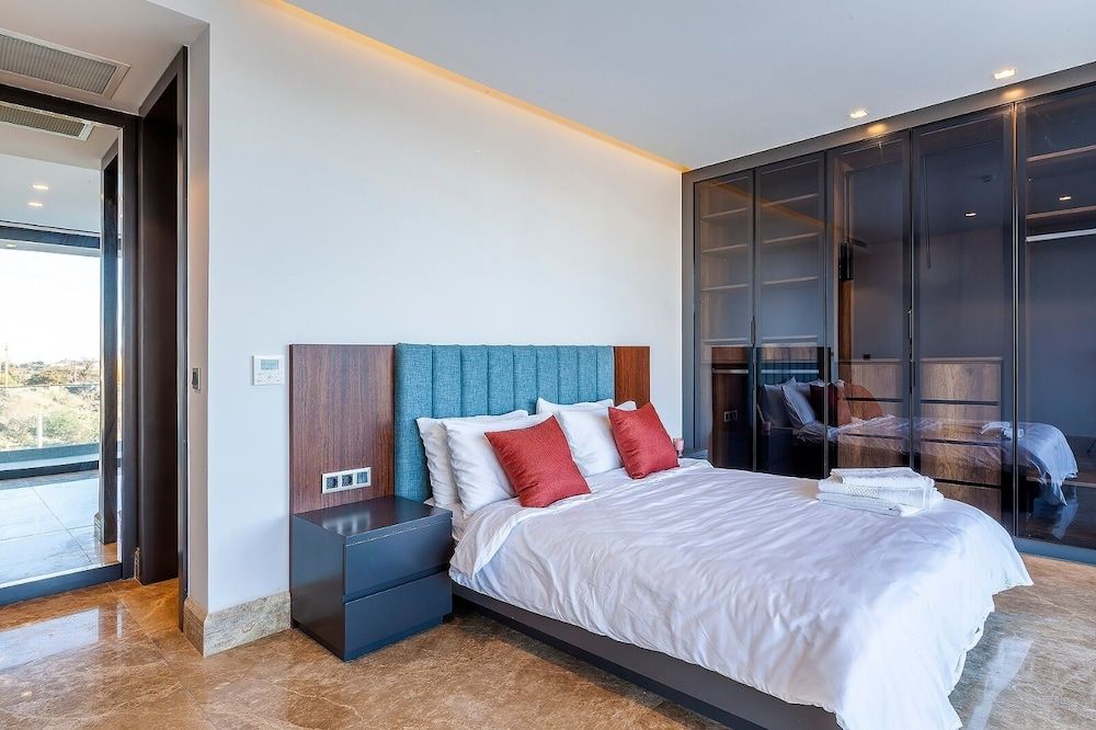 7 Deluxe - Seductive Style and Serenity Luxury Villa, 5 Bedrooms, Private Pool 2