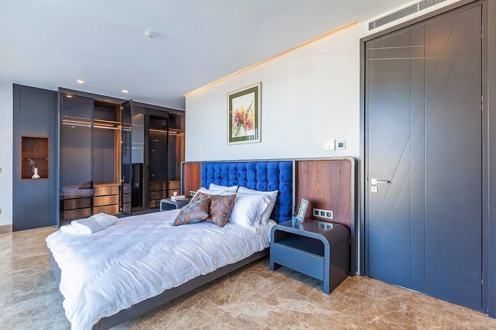 undefined 7 Deluxe - Seductive Style and Serenity