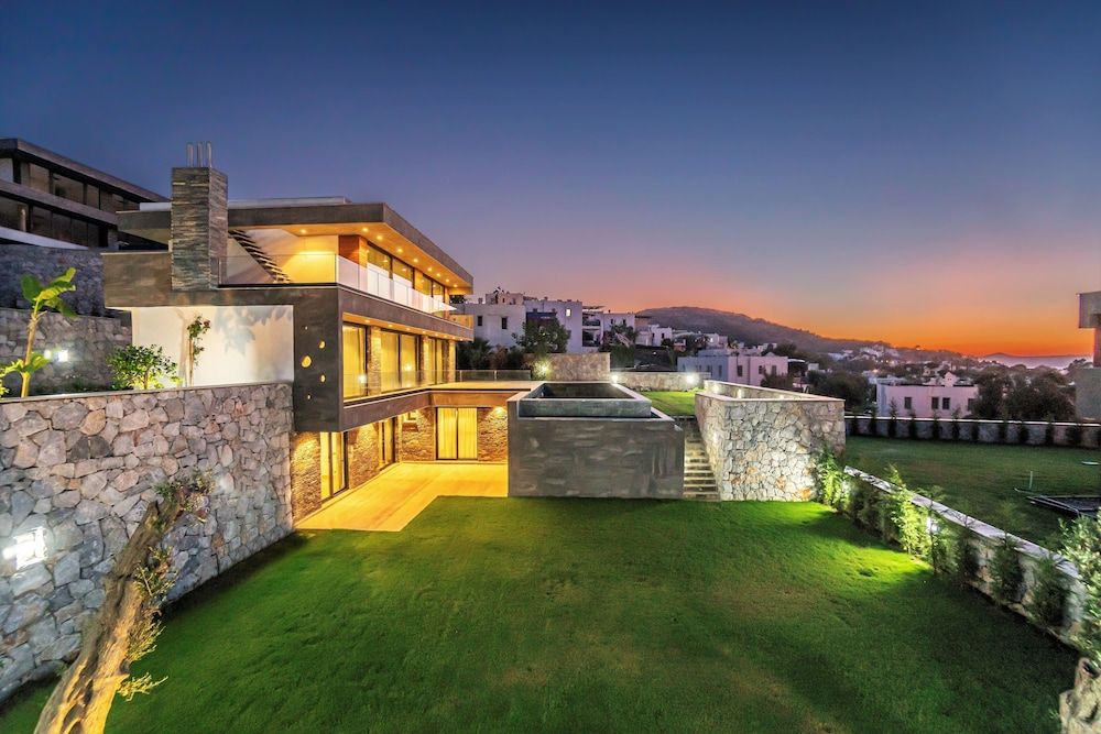 undefined 7 Deluxe - Seductive Style and Serenity 4