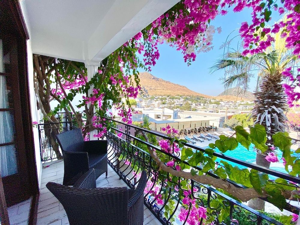 Mare Garden Hotel Akyarlar Deluxe Room, Pool View 4