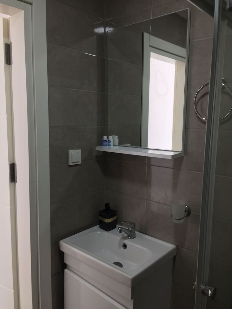 R House Hotel Twin Room 3