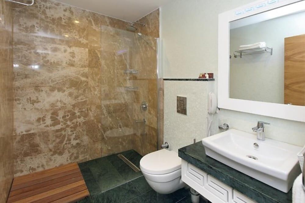 Camelot Boutique Hotel Standard Room 2