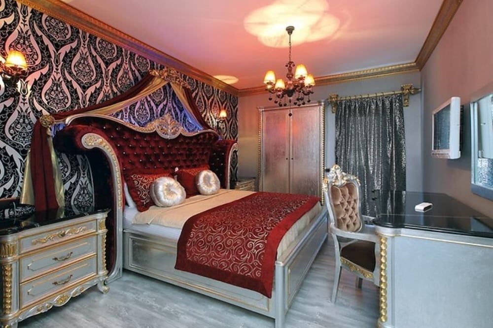 undefined Camelot Boutique Hotel 2