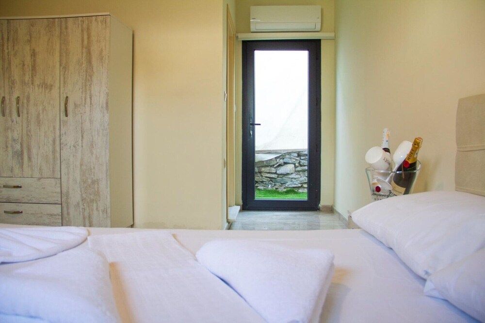 Sebastian Hotel Standard Triple Room 7