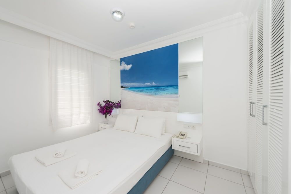 undefined Bendis Beach Hotel 7