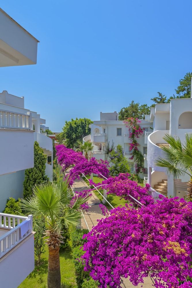 undefined Bendis Beach Hotel 2