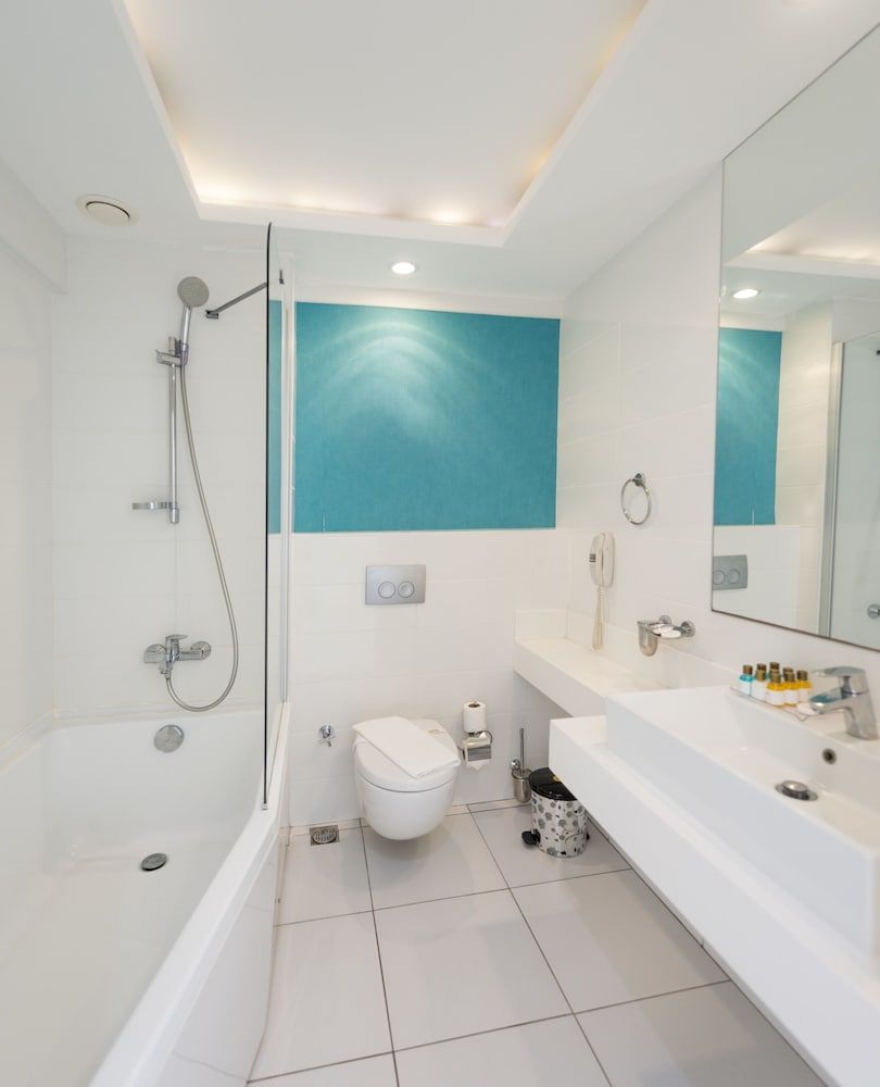 undefined Bendis Beach Hotel 9