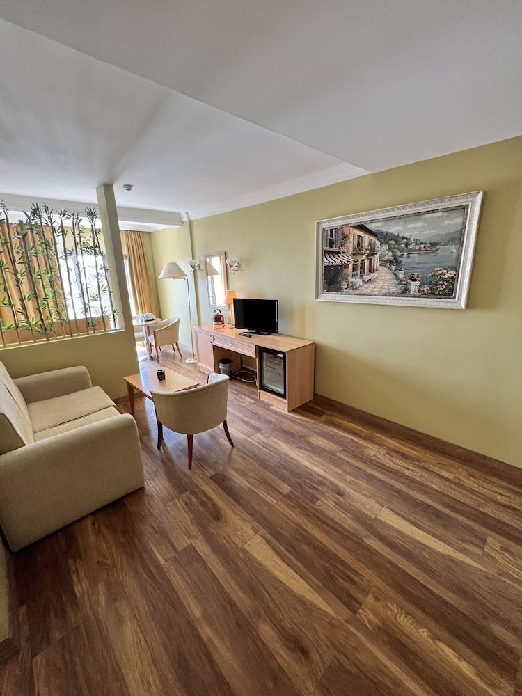 undefined Exen By Weekend Otel 4