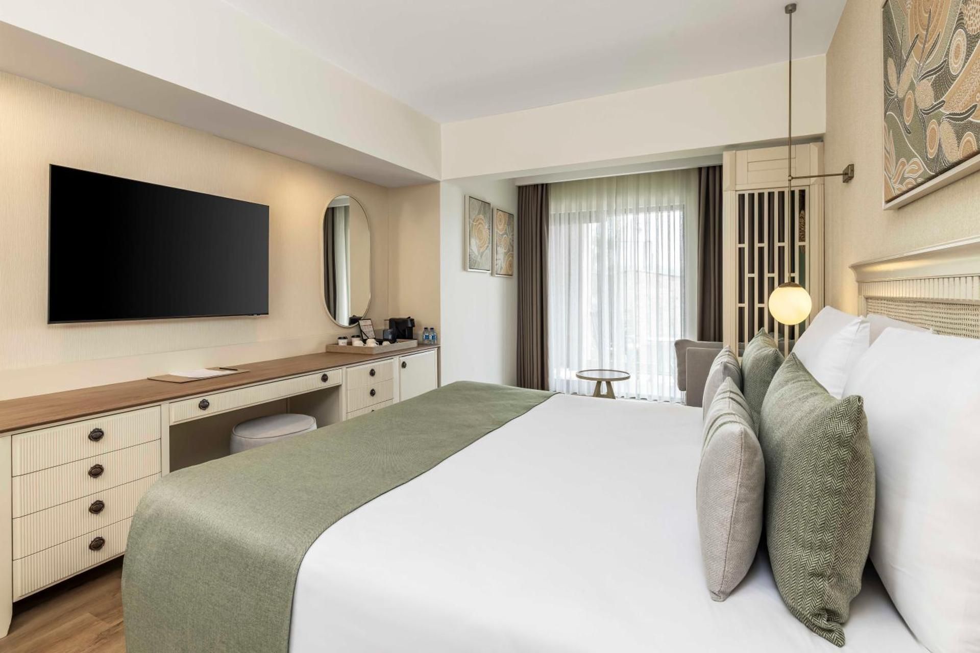 Double or Twin Room with Partial Sea View