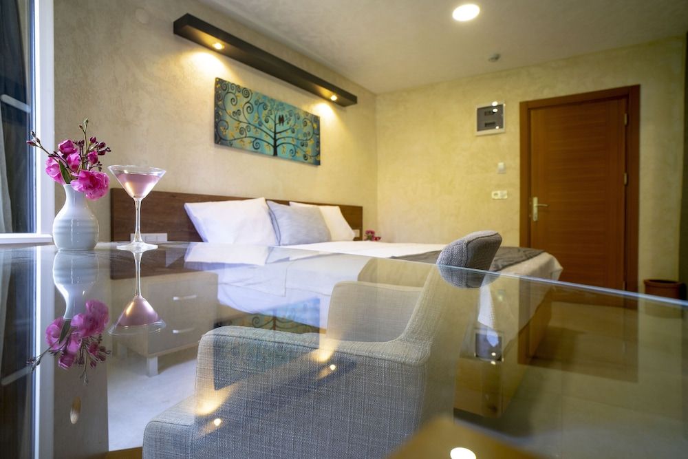 Melisko Beach Hotel Family Room 9