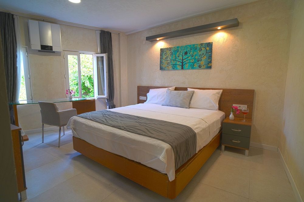 Melisko Beach Hotel Family Room 5