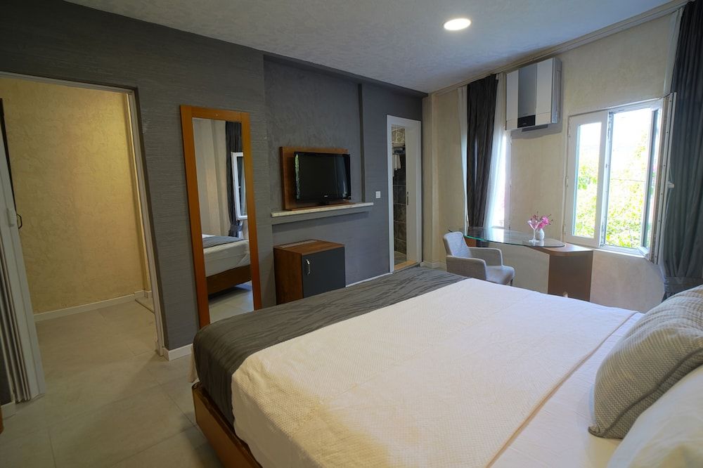 Melisko Beach Hotel Family Room 2