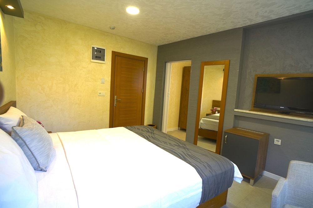 Melisko Beach Hotel Family Room 6