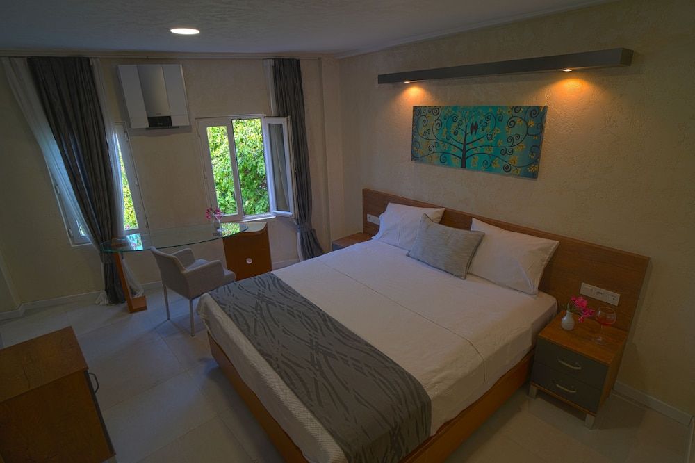 Melisko Beach Hotel Family Room 3