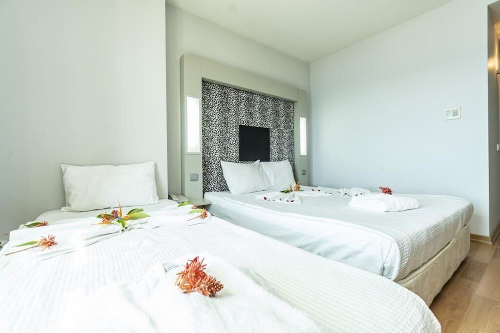 Maira Beach Deluxe Double or Twin Room 2