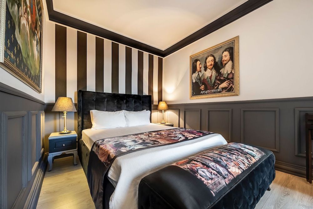 Art & Interiors Classic Room 4