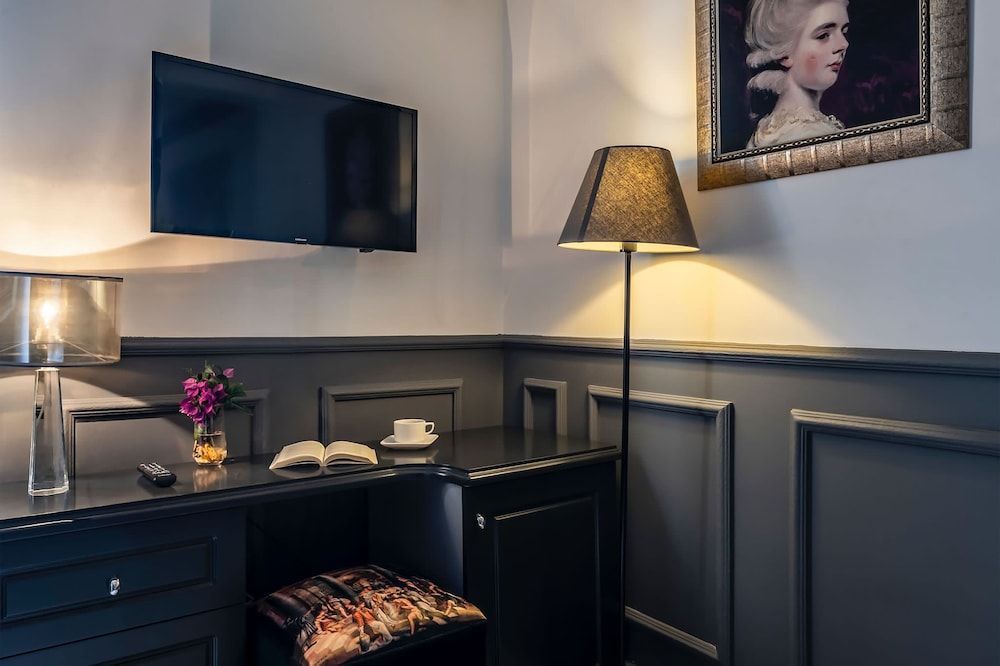 Art & Interiors Classic Room 2